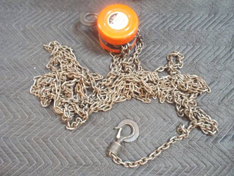 lot 558 image: Chain Hoist