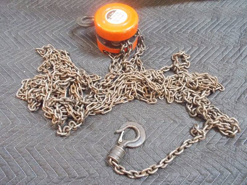 lot 559 image: Chain Hoist