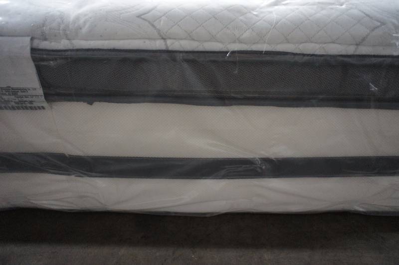 lot 3 image: Simmons Beautyrest Vanderbilt Collection Castleton Luxury Firm Pillow Top Queen Size Mattress
