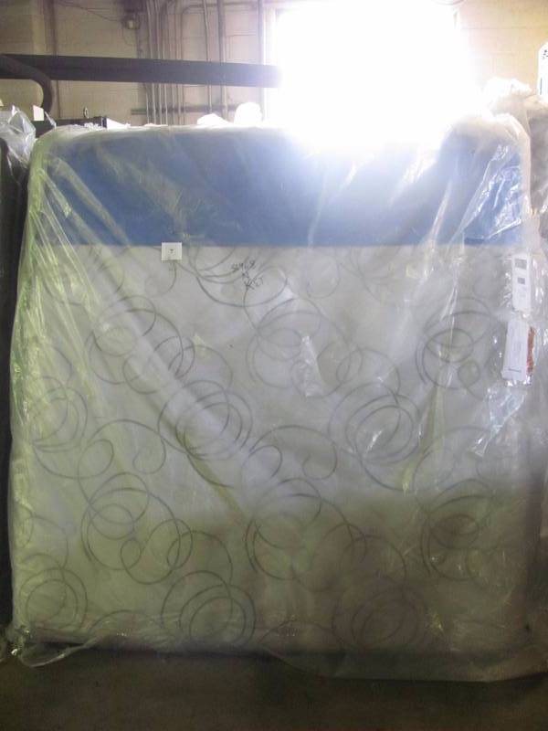 New Sealy Wastonia Plush EuroTop King Mattress & Box Spring Set