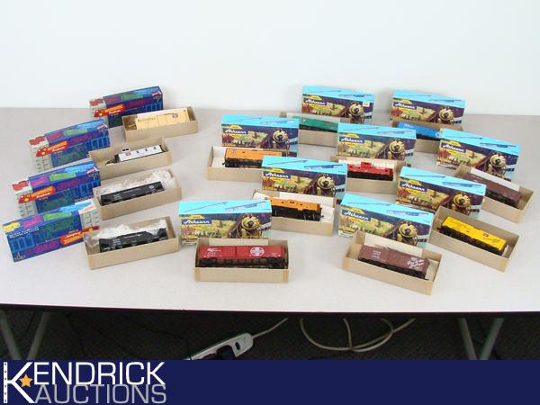 Large Lot of 13 NOS HO Scale Train Cars