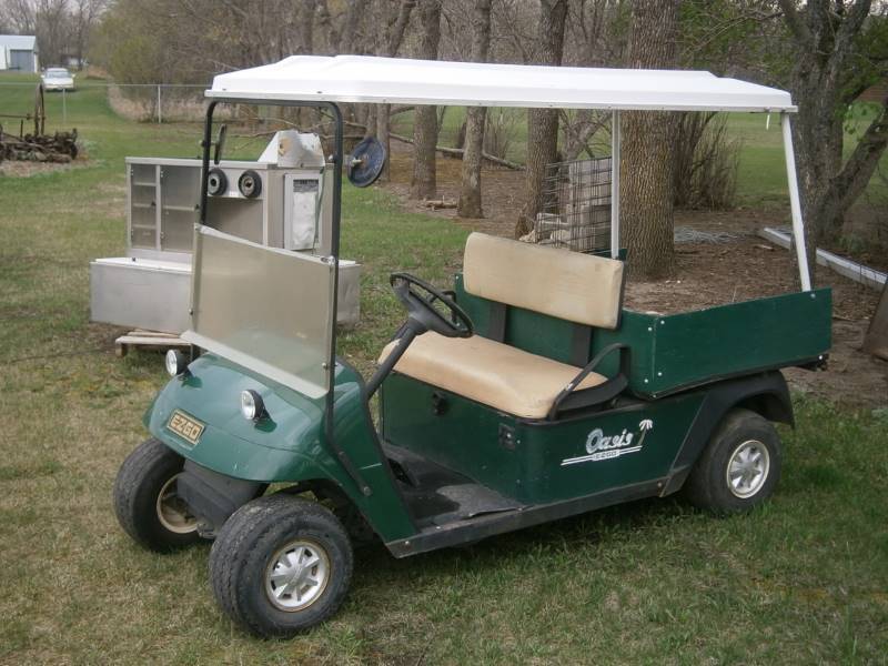 lot 3 image: E-Z-GO Oasis Golf Cart