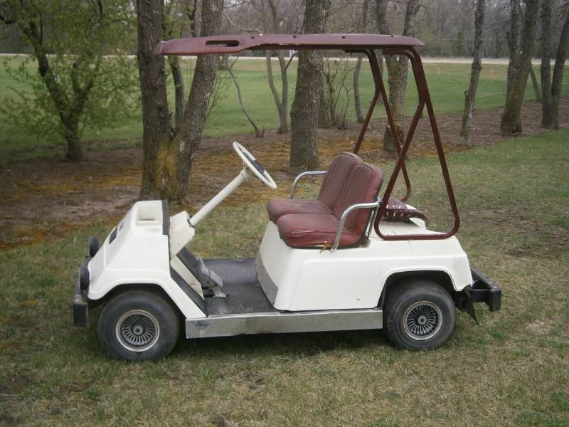 lot 7 image: Yamaha Golf Cart