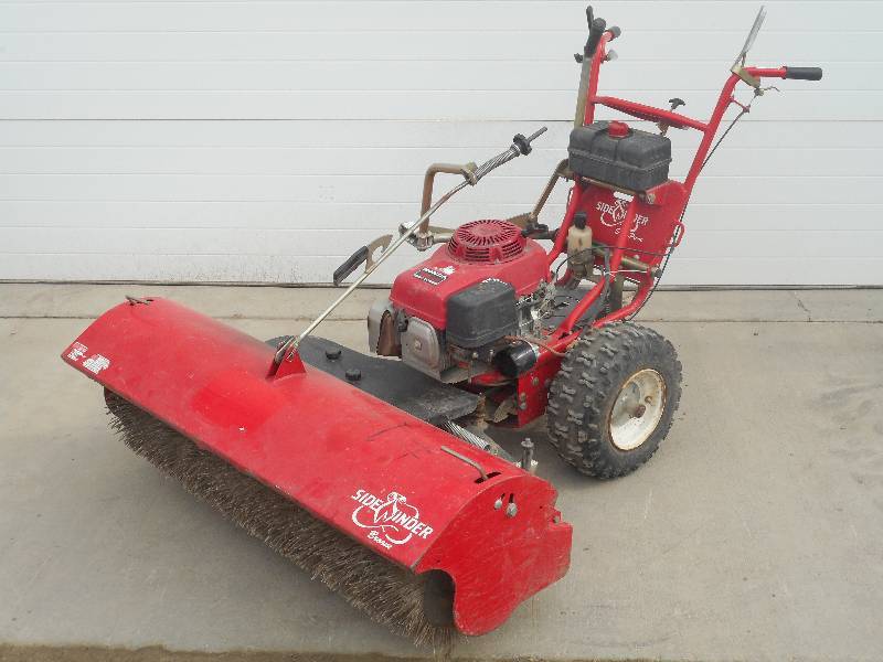 lot 1 image: Side-Winder CommercialIndustrial Self-Propelled Hydrostatic Drive Sweeper