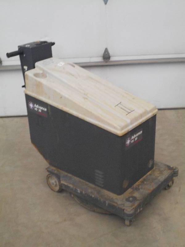 lot 3 image: Advance VS-20 Commercial 36Volt Ele...