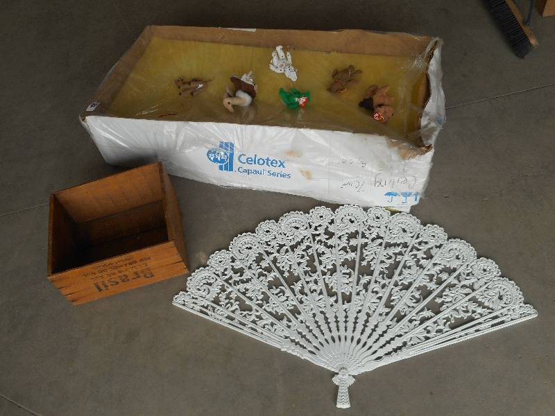 lot 22 image: Lot Of 12-Bundle Of 2x4 Fibergl...