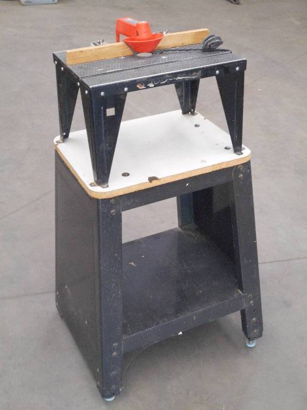 lot 25 image: Benchtop Router Table With Steel St...