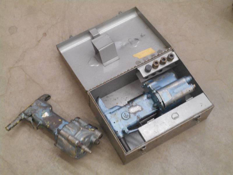 lot 43 image: CP-352 Rivet Pull Gun Set With Case...