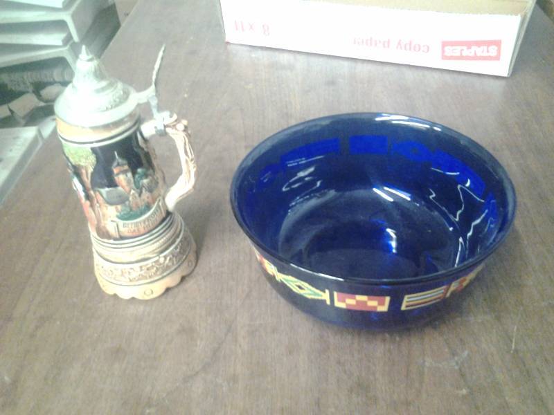 Blue Glass Bowl (France), Musical Stein (Plays Der Froliche Wanderer)