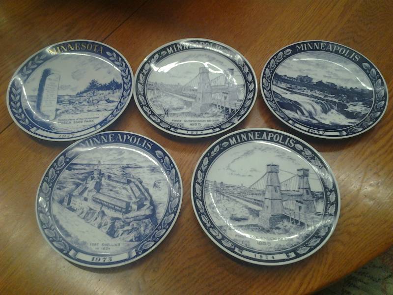 5Minnesota Collector Plates Vintage Cookie Jars, Glassware