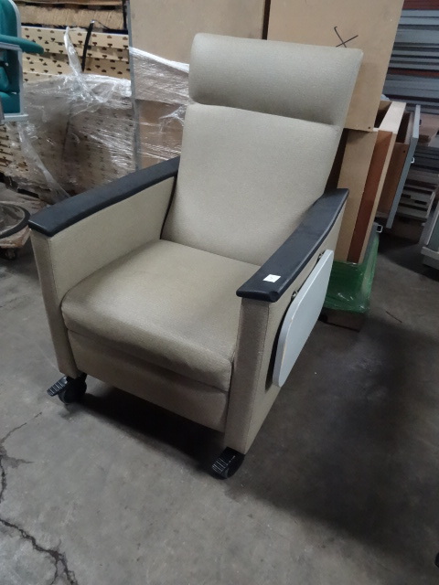 lot 3 image: Reclining Chair