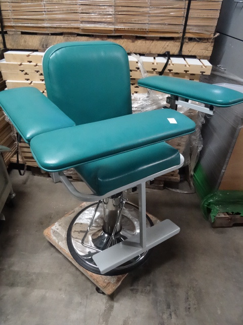 lot 4 image: Barber Chair