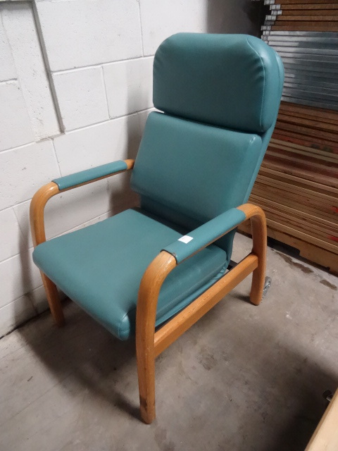 lot 6 image: Rocking Chair