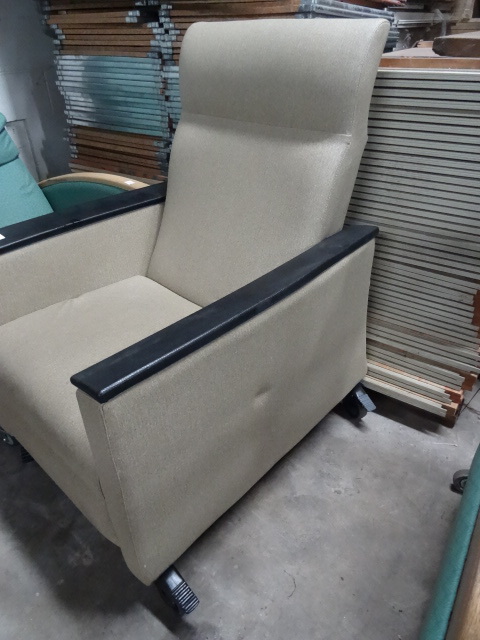 Reclining Chair K C Auctions Minneapolis Hospital And