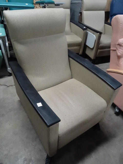 lot 10 image: Reclining Chair