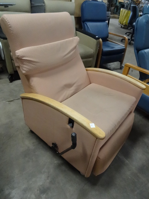 lot 11 image: Reclining Chair
