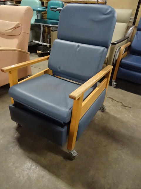 lot 12 image: Reclining Chair