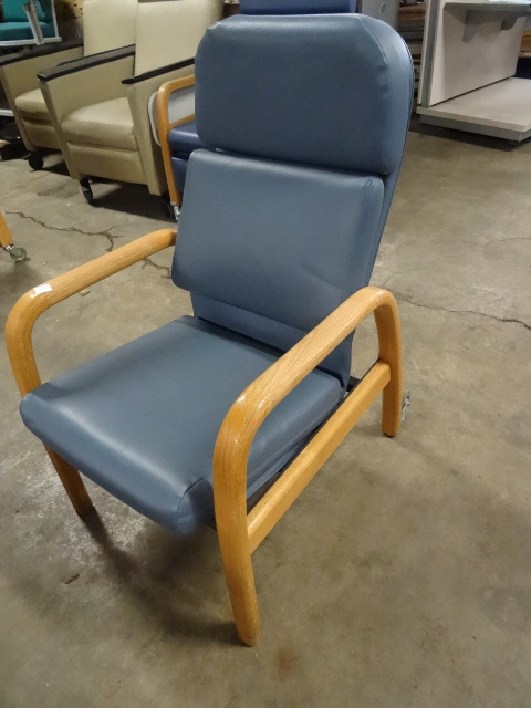 lot 13 image: Rocking Chair
