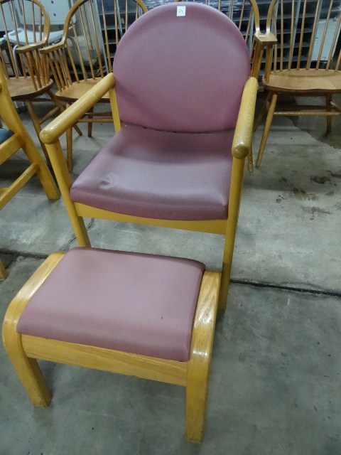 lot 24 image: Chair