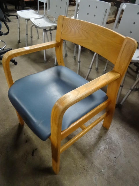 lot 32 image: Chair