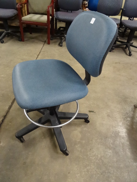 lot 33 image: Stool