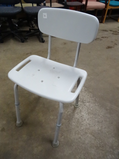 lot 38 image: Shower Chair
