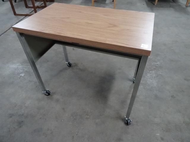 lot 56 image: Desk