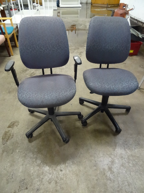 lot 73 image: Chairs