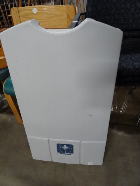 lot 28 image: Changing Station