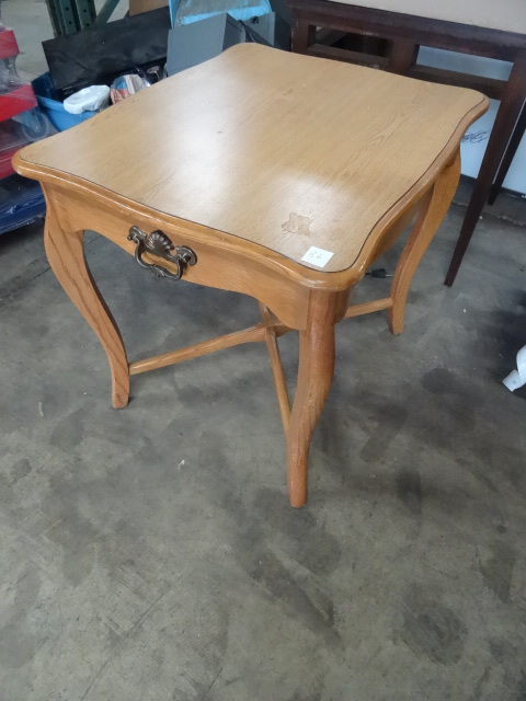 lot 86 image: End Table