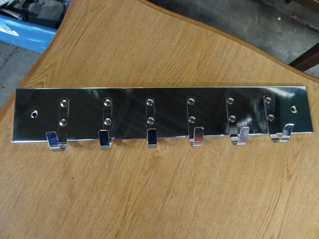 lot 100 image: Wall Hooks