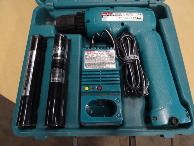 lot 102 image: Makita Drill