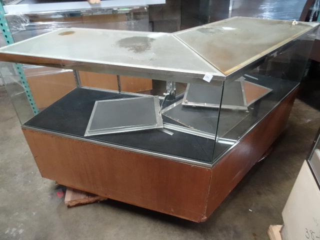 lot 109 image: Showcase