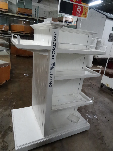 lot 114 image: Retail Display