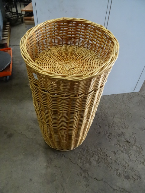 lot 129 image: Wicker Basket