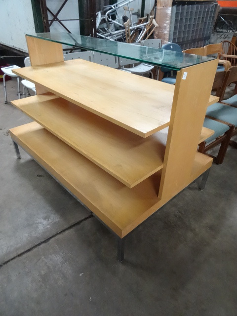 lot 131 image: Retail Display