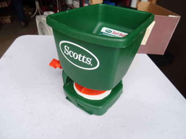 Hand Seeder
