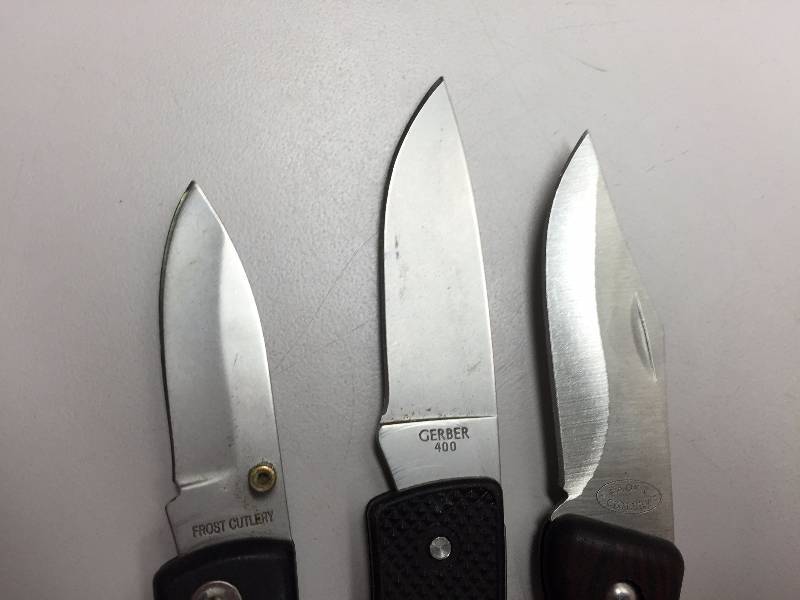 2 FROST CUTLERY KNIVES, 1 GERBER, 2 CRKT ED HALLIGAN ENGINEERED KNIFE
