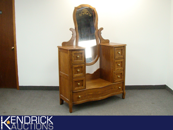 lot 1 image: Mid Century High End Solid Wood Pulaski Keepsakes Vanity Dresser