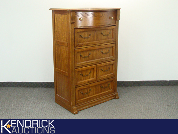 lot 2 image: Mid Century High End Solid Wood Pulaski Keepsakes 5-Drawer Dresser