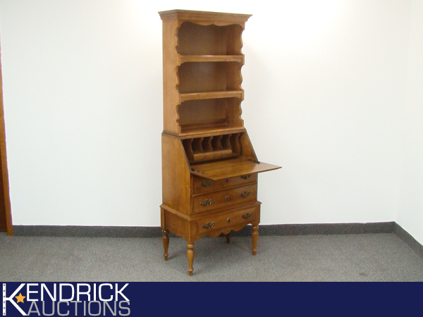 lot 4 image: MINT Mid Century Flanders Solid Maple 2-Piece HutchSecretaries Desk