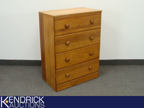 lot 8 image: Mid Century Solid Wood 4-Drawer Dresser