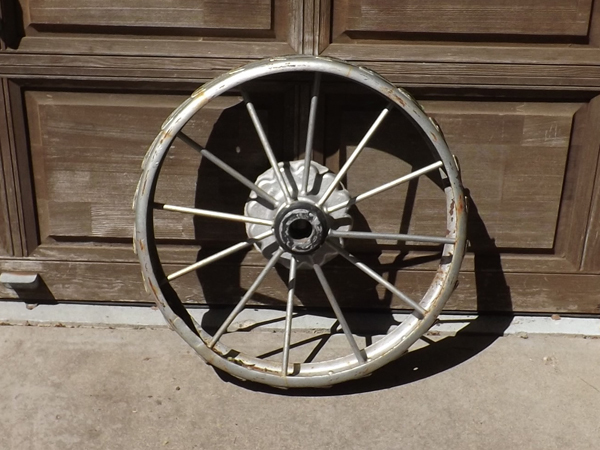 lot 7 image: Large Antique Solid Iron Tractor Wheel
