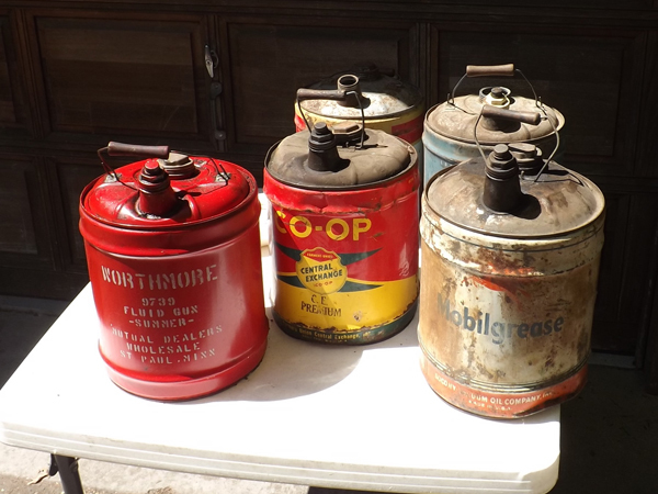 lot 16 image: 5 Vintage Metal Advertising 5 gal. Motor Oil Cans