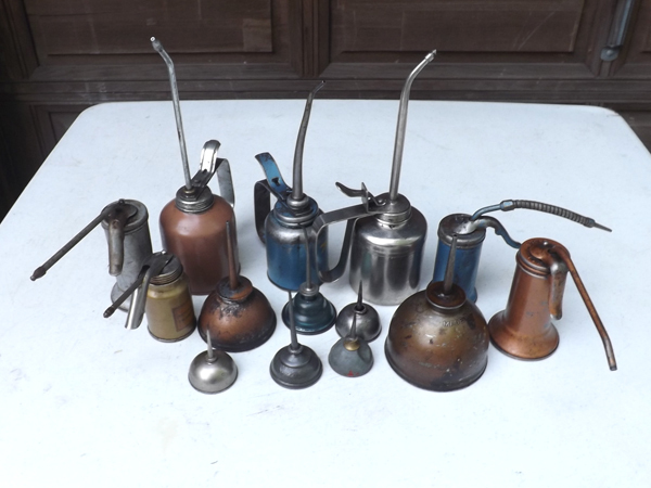 lot 25 image: Lot of 14 Vintage Hand Oiler Cans