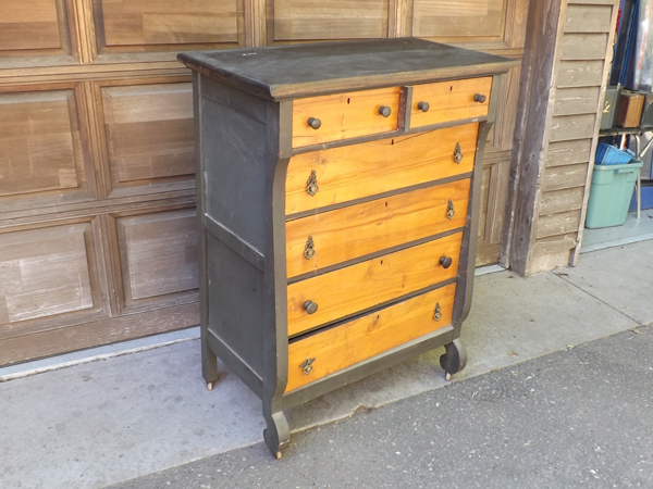 lot 35 image: Antique Solid Wood 6 Drawer Dresser