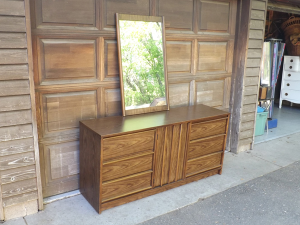 lot 37 image: Mid Century Danish Modern 9 Drawer Bassett Low Boy with Mirror