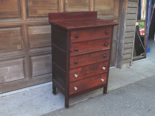 lot 40 image: Antique Solid Mahogany Wood 5 Drawer Chest of Drawers