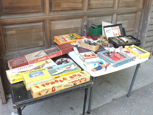 lot 65 image: Large Lot of 1940s - 1960s Toys