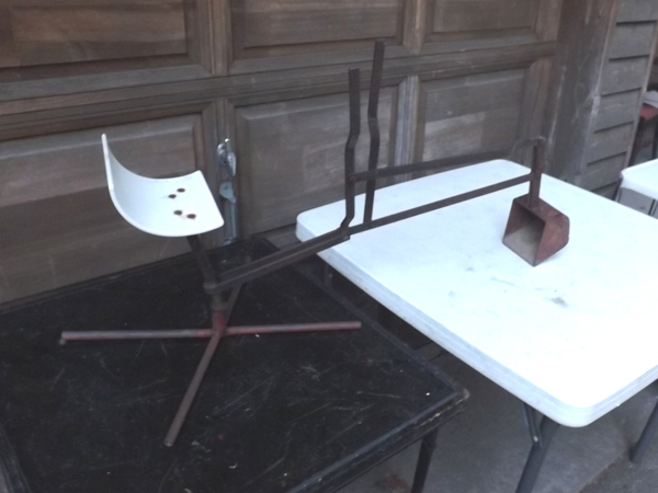 lot 78 image: Vintage Childs Metal Sandbox Crane Toy